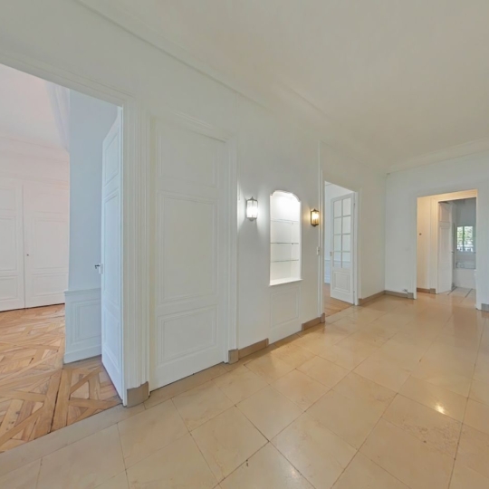  Annonces CULLY : Apartment | LYON (69002) | 120 m2 | 1 800 € 