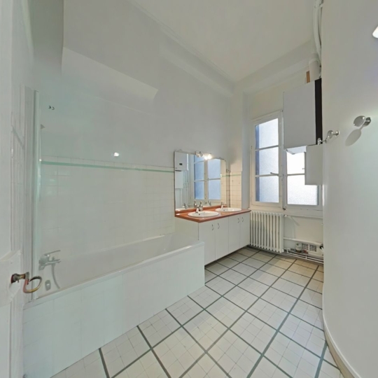  Annonces CULLY : Apartment | LYON (69002) | 120 m2 | 1 800 € 