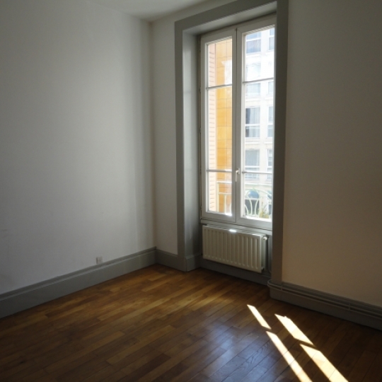  Annonces CULLY : Apartment | LYON (69008) | 39 m2 | 690 € 