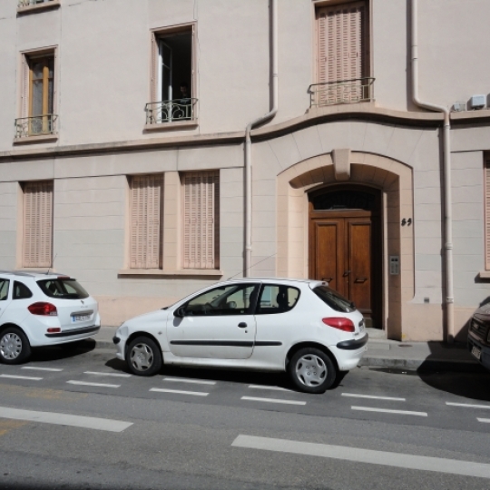  Annonces CULLY : Apartment | LYON (69008) | 39 m2 | 690 € 