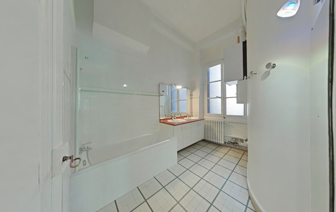 Annonces CULLY : Appartement | LYON (69002) | 120 m2 | 1 800 € 