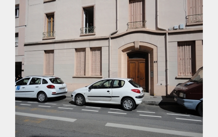 Appartement P2   LYON  39 m2 690 € 